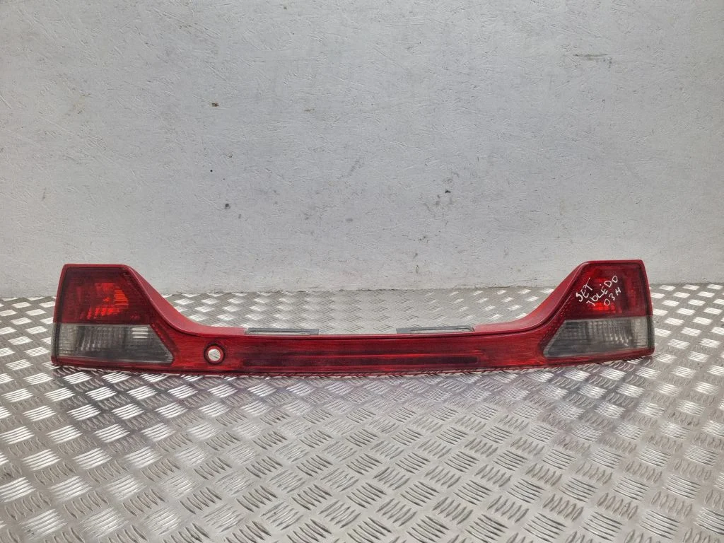 Tagatulede keskmine viimistlusriba – Seat Toledo II (1M) (1998-2006)