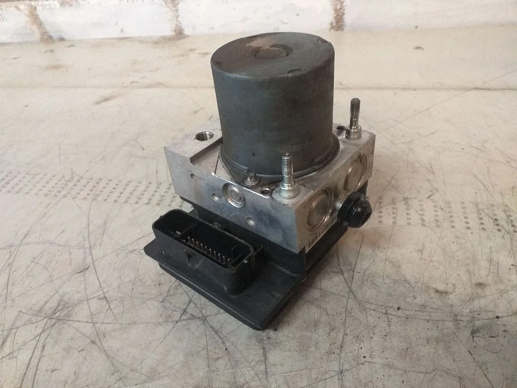 Pompa ABS 8E0910517D