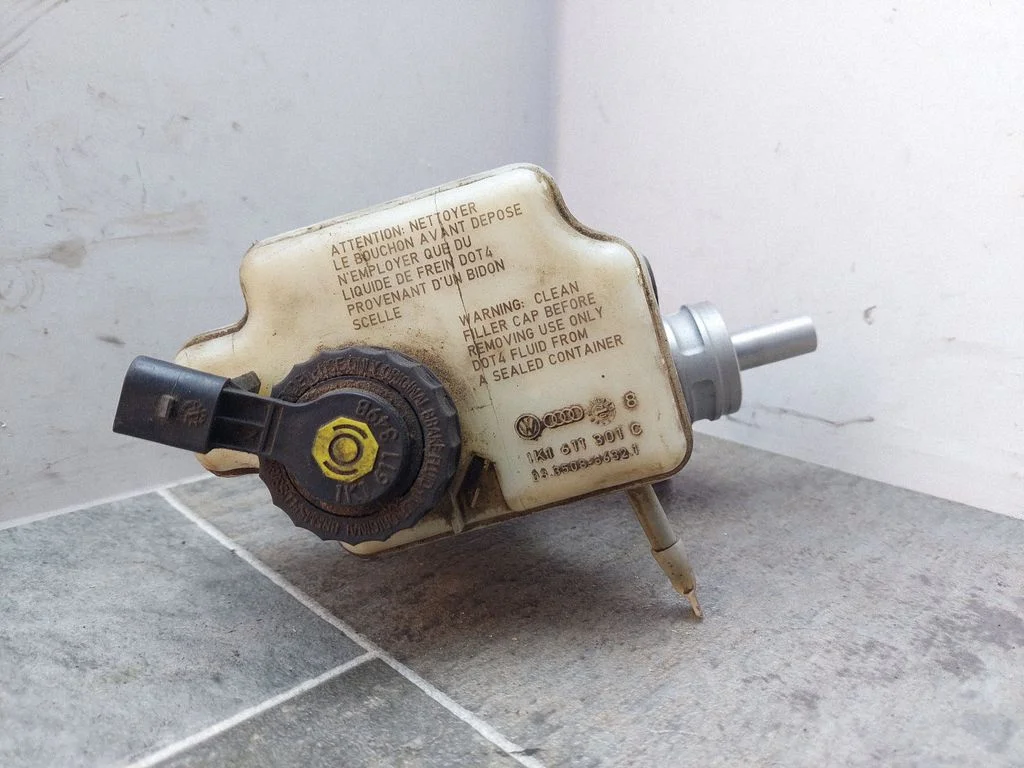 Master brake cylinder – Volkswagen Golf Plus (2005-2013)