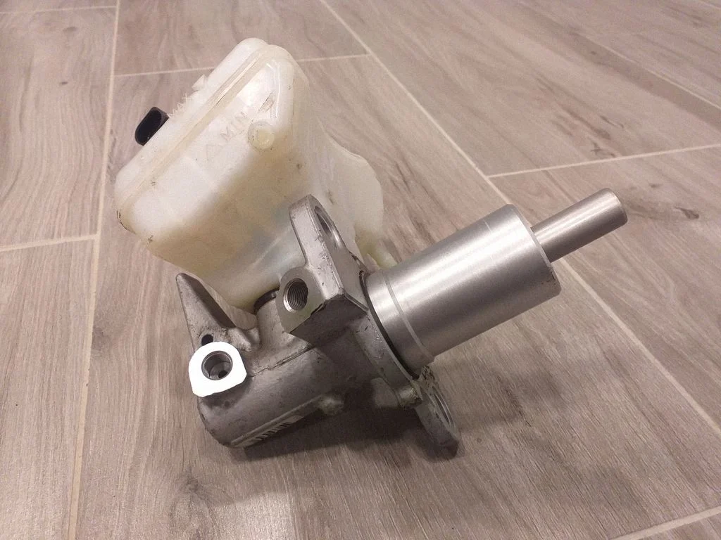 Master brake cylinder – Audi A4 Allroad B8 (2008-2016)