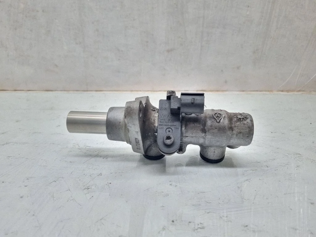 Master brake cylinder – Volkswagen Golf Plus (2005-2013)
