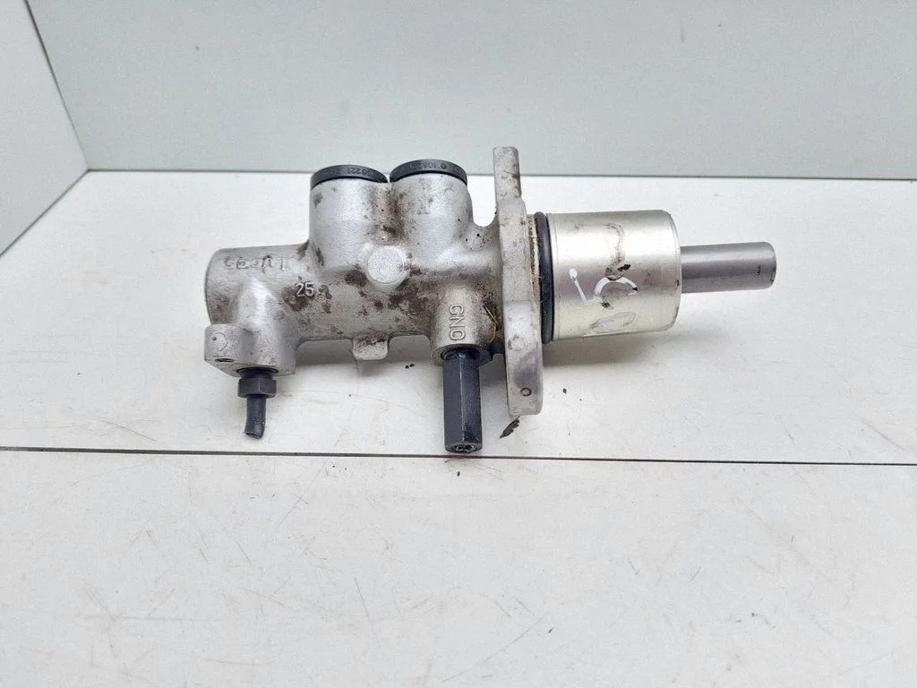 Master brake cylinder – Volkswagen Passat B5 (1997-2000)