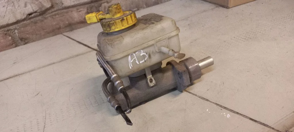 Master brake cylinder – Audi A3 S3 8L (1996-2003)