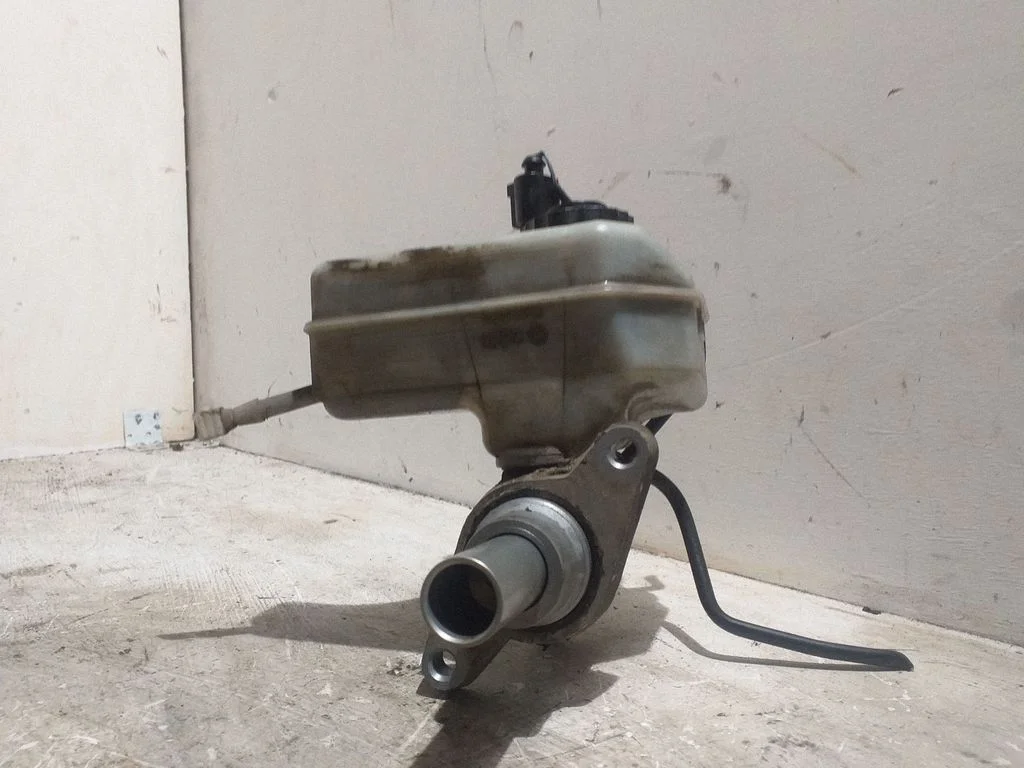 Master brake cylinder 5N0945459A