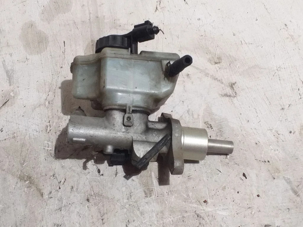 Master brake cylinder – Skoda Octavia Mk2 (1Z) (2004-2013)