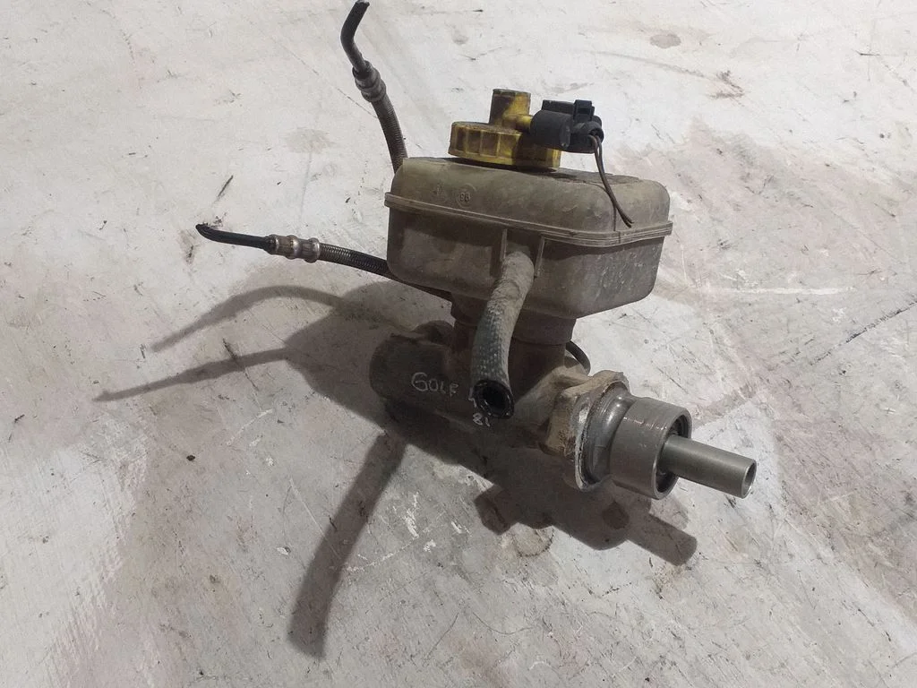 Master brake cylinder – Volkswagen Golf IV (1998-2005)
