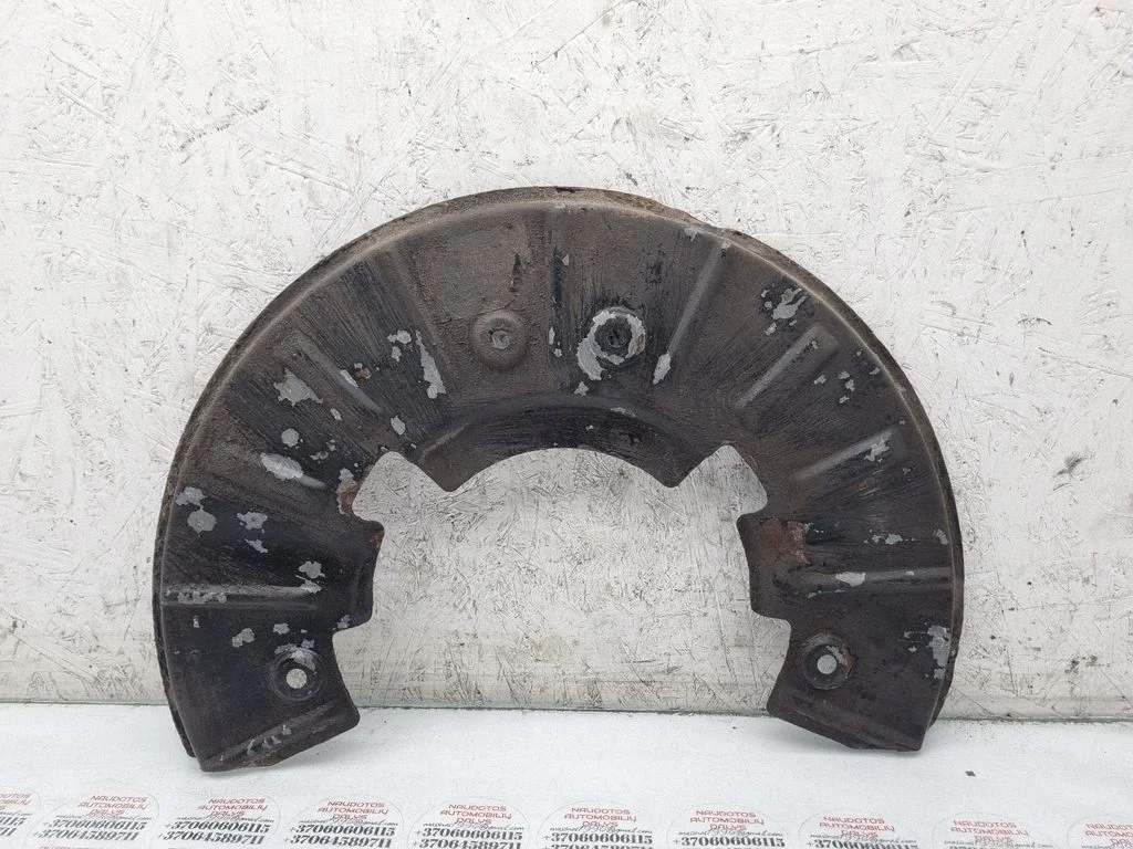 Front brake disc dust cover plate – front right