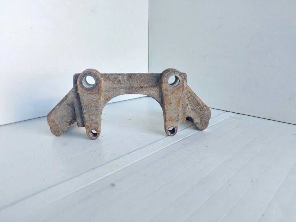 Front Brake Caliper Pad/Carrier – Volkswagen Passat B5.5 (2001-2005)