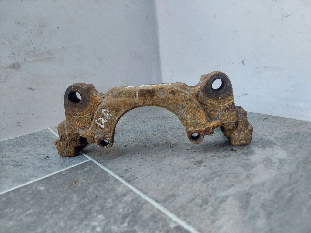 Front Brake Caliper Pad/Carrier – Skoda Octavia Mk2 (1Z) (2004-2013)