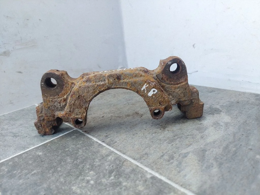 Front Brake Caliper Pad/Carrier – Skoda Octavia Mk2 (1Z) (2004-2013)