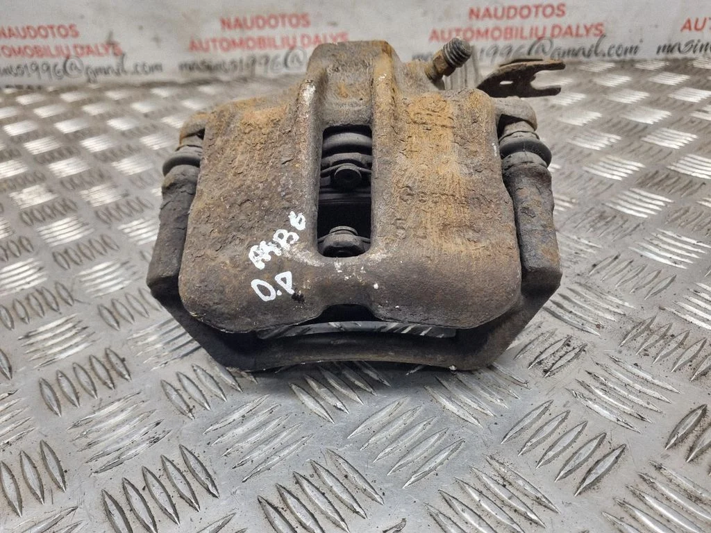 Front brake caliper – right