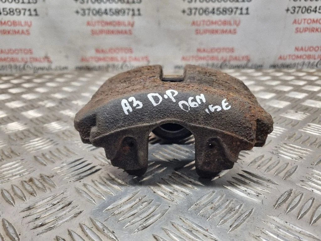 Front brake caliper – front right