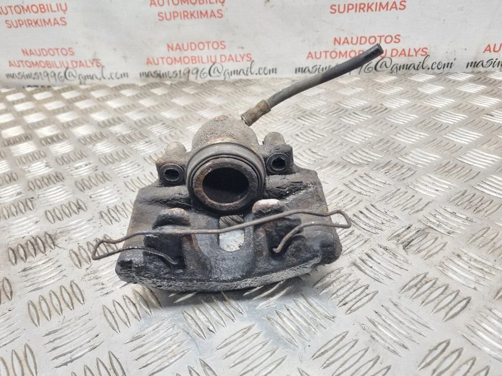 Front brake caliper – right