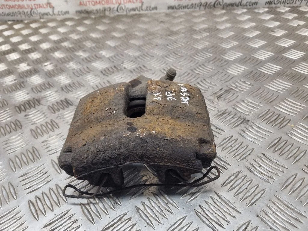Front brake caliper – front left