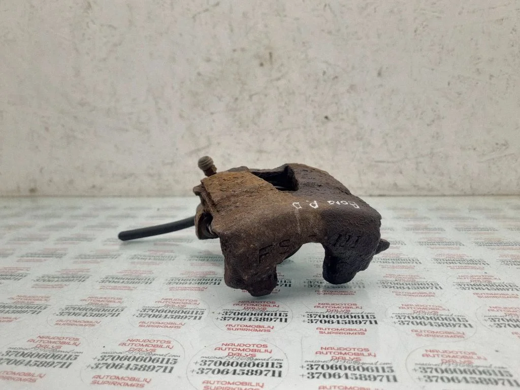 Front brake caliper – right