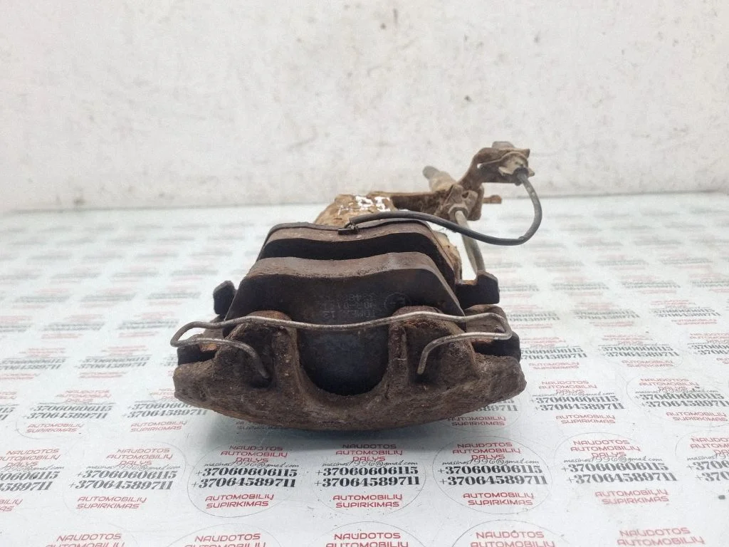 Front brake caliper – left