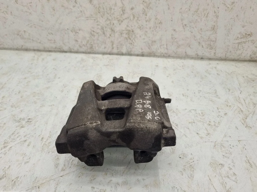 Front brake caliper – front right