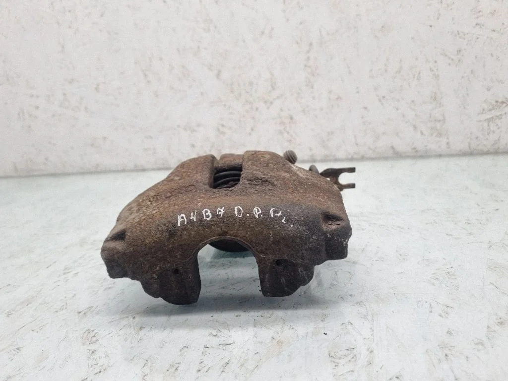 Front brake caliper – front right