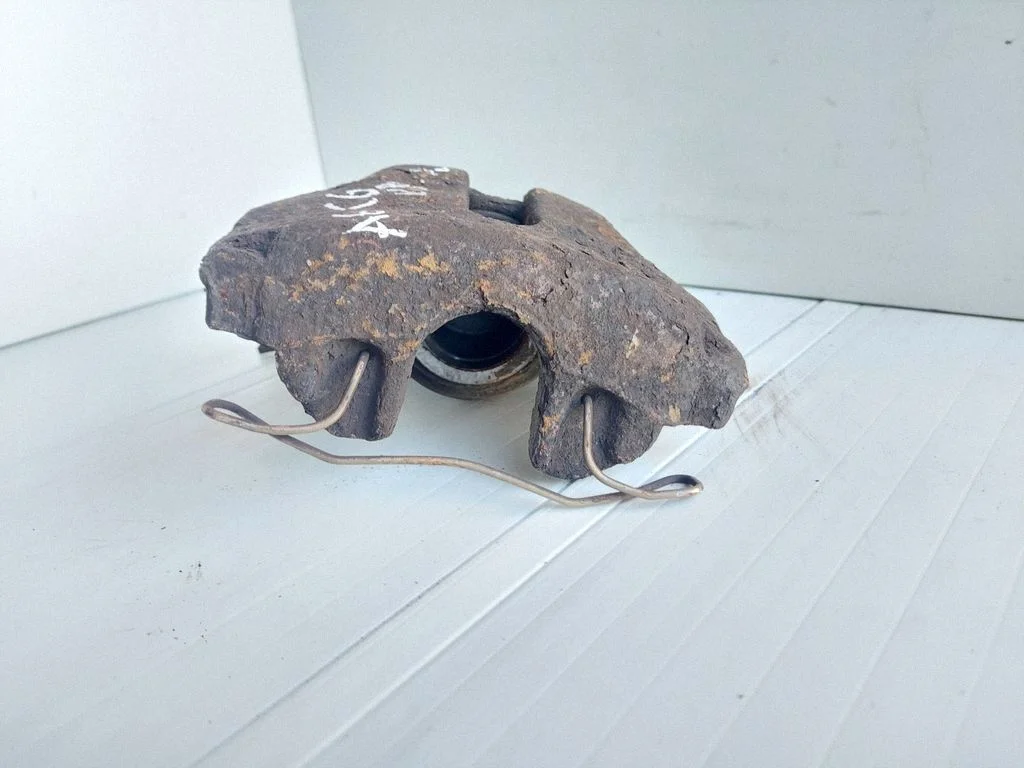 Front brake caliper – front left