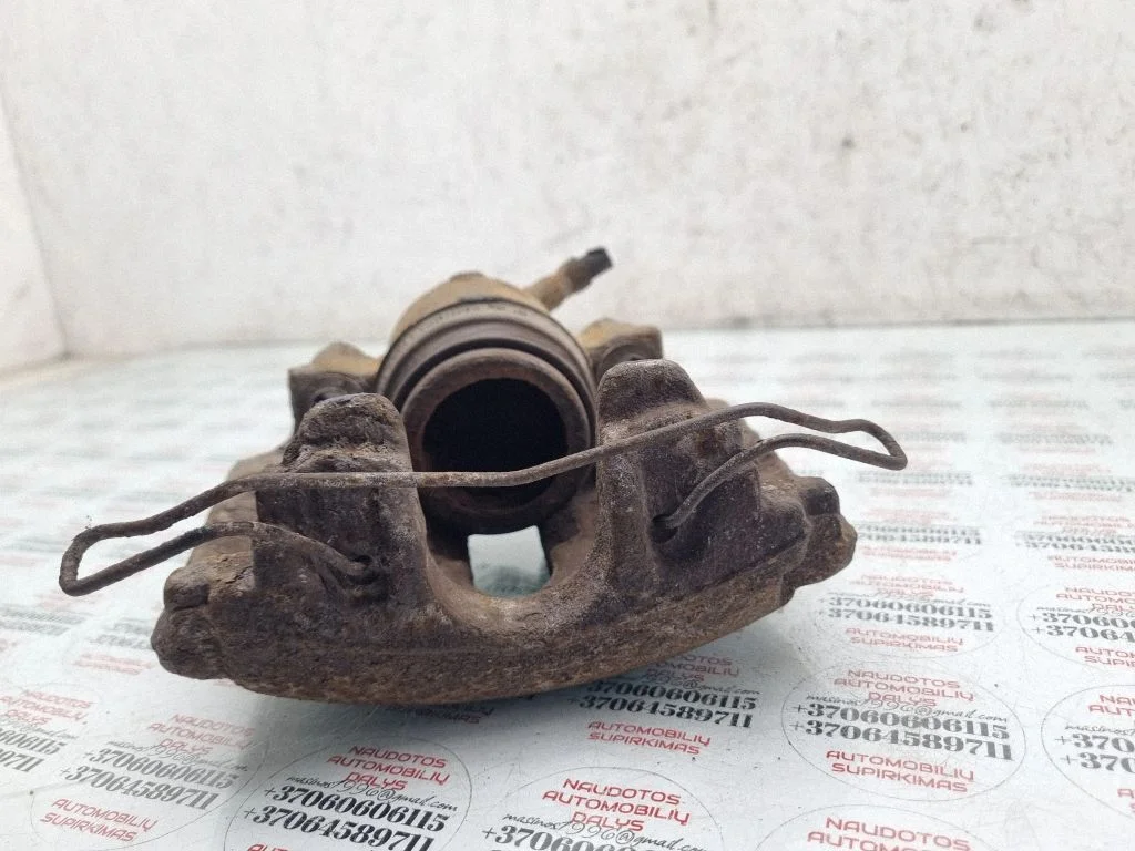 Front brake caliper – front right