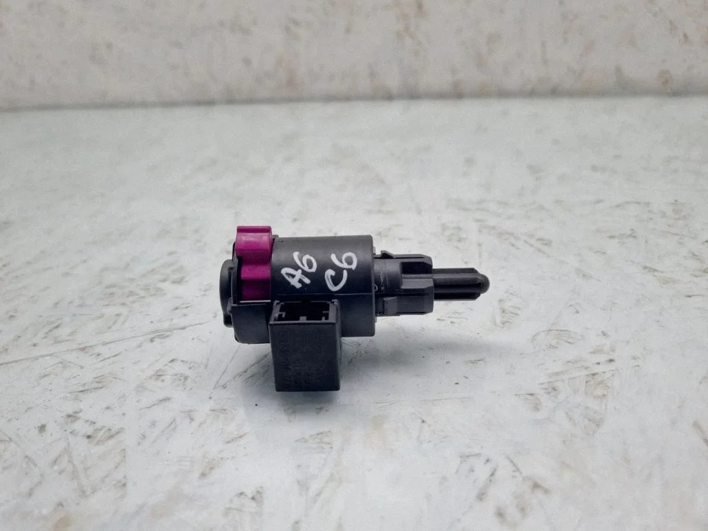 Piduripedaali andur 4F0945459B
