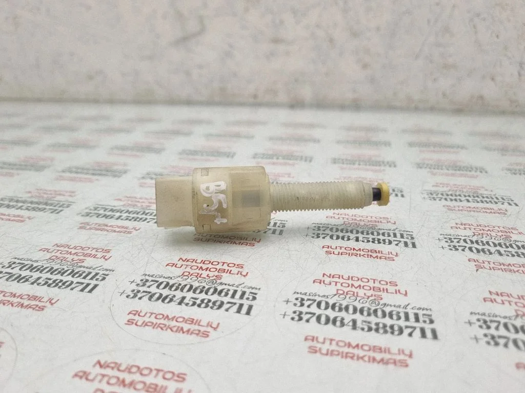 Brake pedal sensor switch – Volkswagen Passat B5.5 (2001-2005)