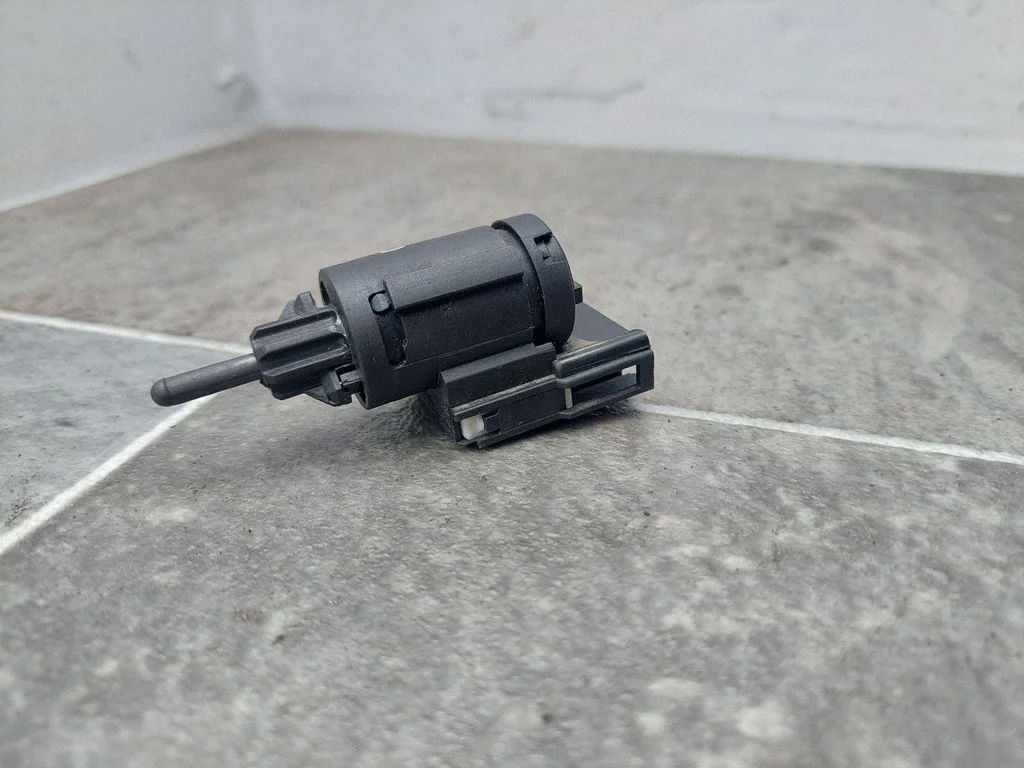 Brake pedal sensor switch – Volkswagen Golf Plus (2005-2013)