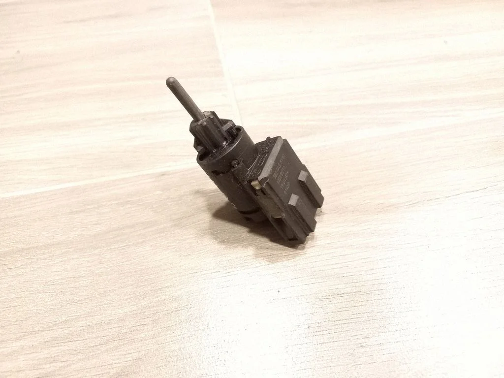 Brake pedal sensor switch – Audi A4 S4 B7 8E 8H (2005-2008)