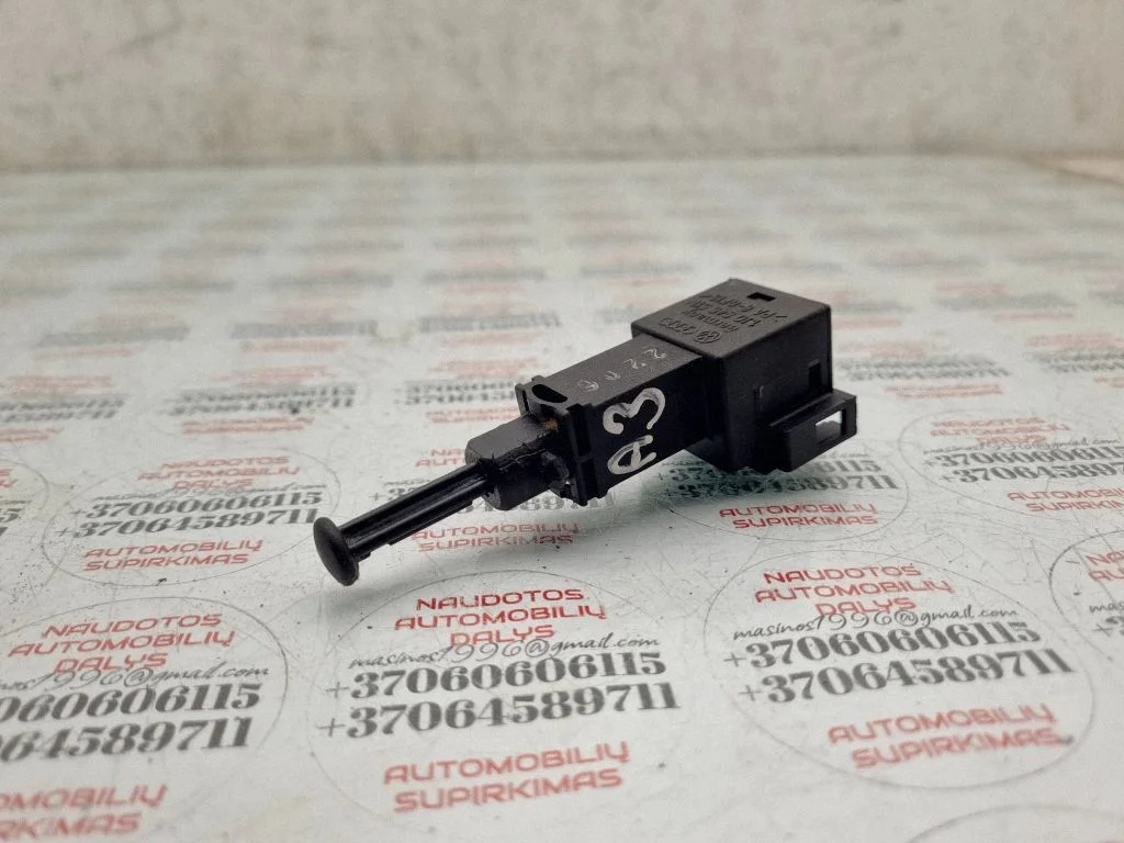 Brake pedal sensor switch – Audi A3 S3 8L (1996-2003)