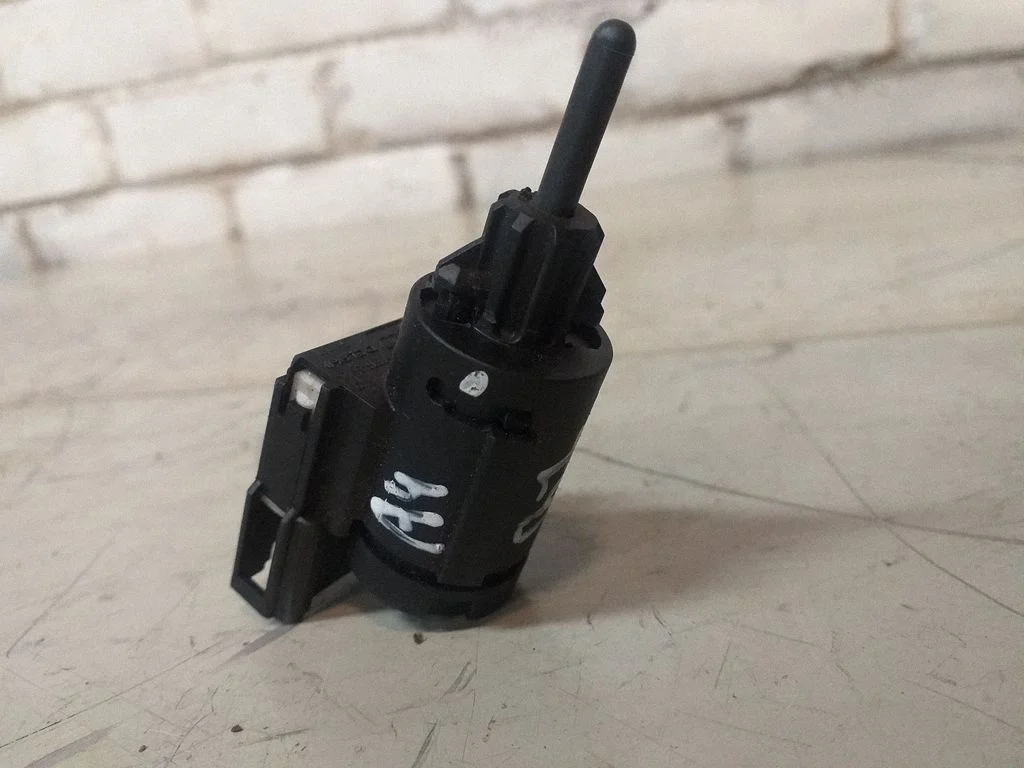 Brake pedal sensor switch – Audi A4 S4 B7 8E 8H (2005-2008)