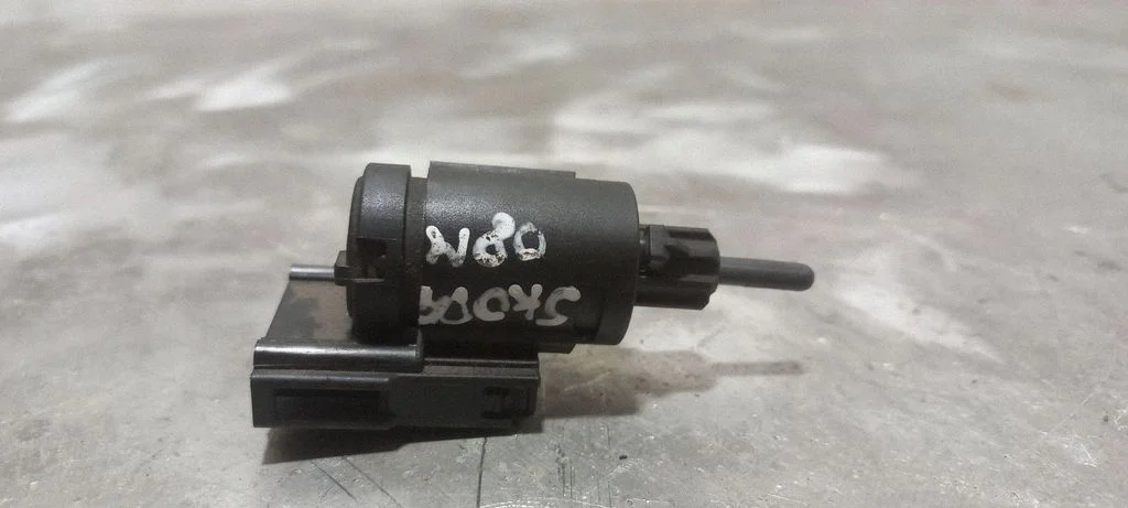 Brake pedal sensor switch – Skoda Octavia Mk2 (1Z) (2004-2013)