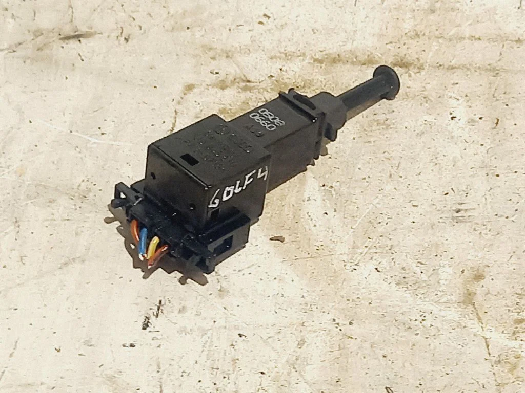 Brake pedal sensor switch – Volkswagen Golf IV (1998-2005)