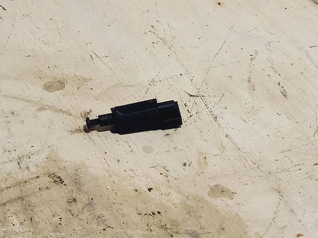 Brake pedal sensor switch – Volkswagen Golf IV (1998-2005)