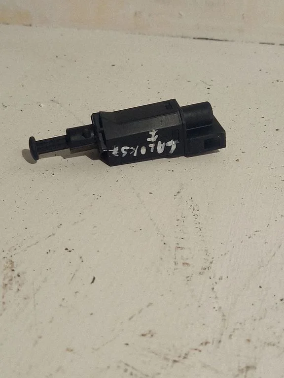 Brake pedal sensor switch – Ford Galaxy (1995-2000)