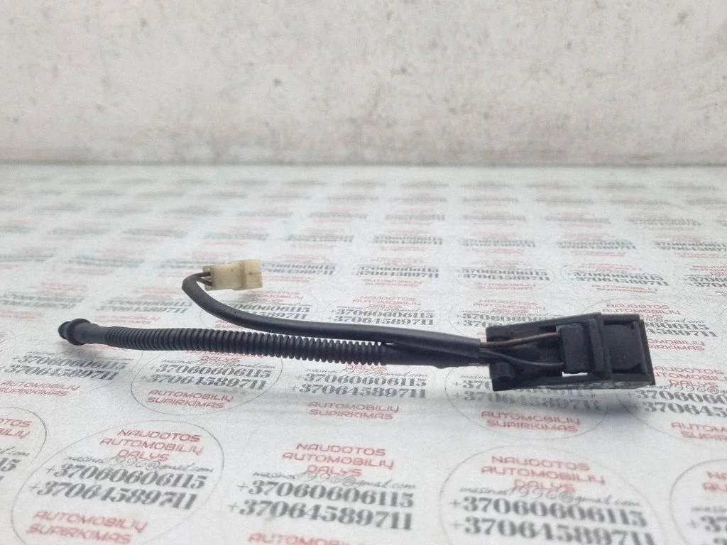 Windshield washer spray nozzle – Volkswagen Touareg I (2002-2010)