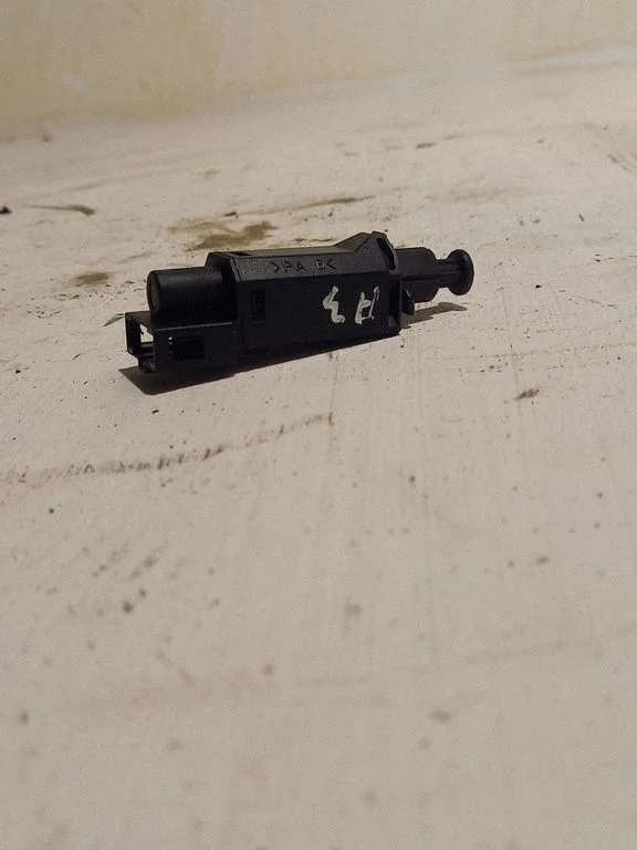 Brake pedal sensor switch – Audi A3 S3 8L (1996-2003)