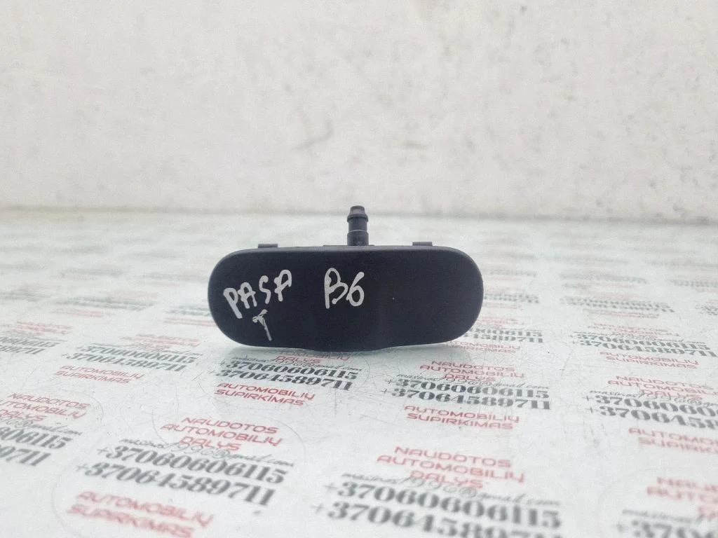 Esiklaasi pesuvedeliku pihusti(d) 8T0955988B
