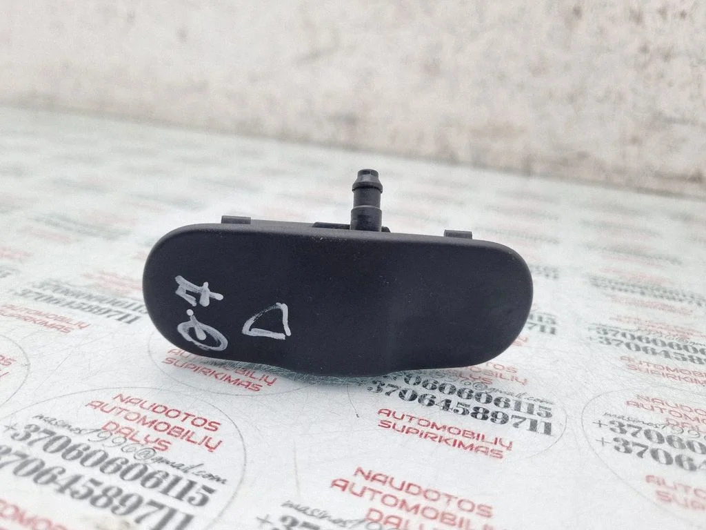 Windshield washer spray nozzle – Audi Q7 4L (2005-2015)