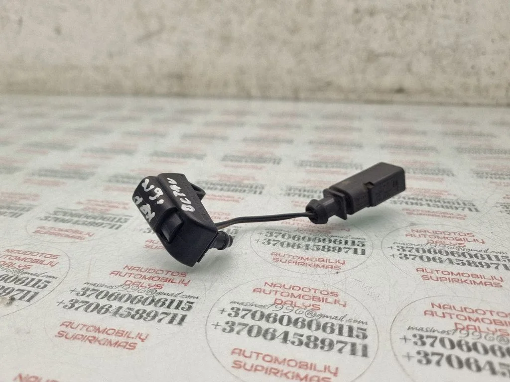 Windshield washer spray nozzle – Skoda Octavia Mk3 (5E) (2013-2019)