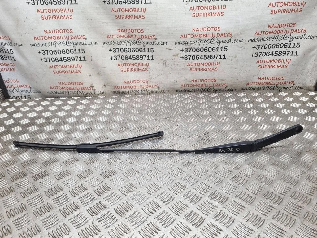 Front wiper blade arm – Audi A4 Allroad B8 (2008-2016)