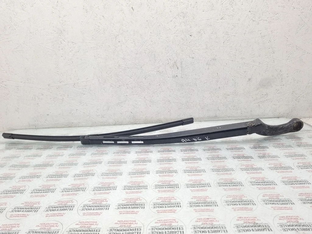 Front wiper blade arm – left