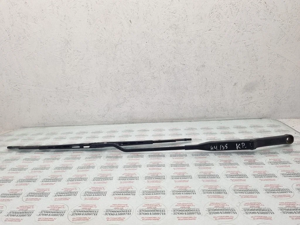 Front wiper blade arm – Audi A4 S4 B5 8D (1999-2000)