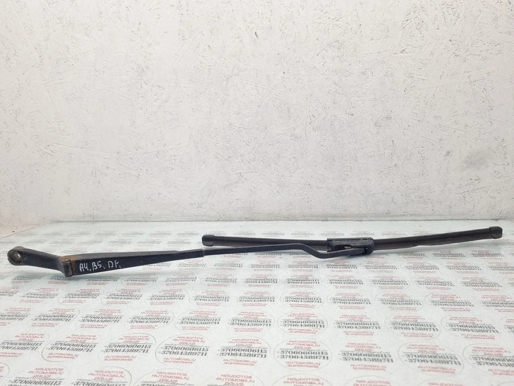 Front wiper blade arm – Audi A4 S4 B5 8D (1999-2000)