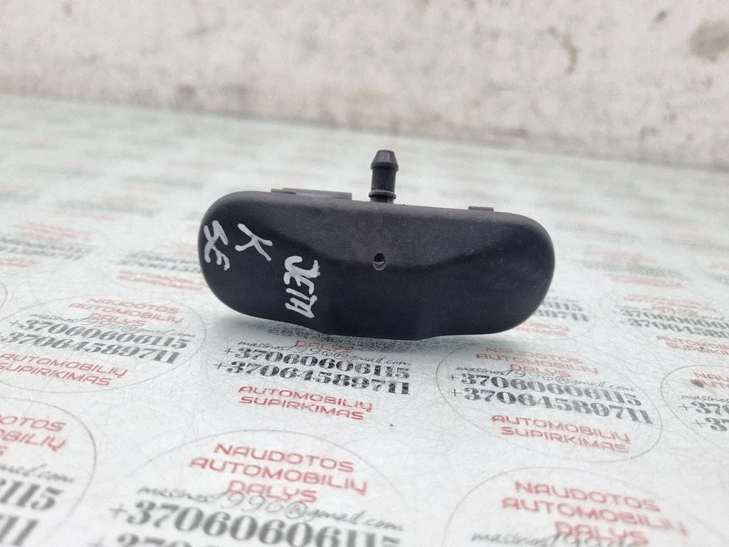 Windshield washer spray nozzle – Volkswagen Jetta V (2005-2010)