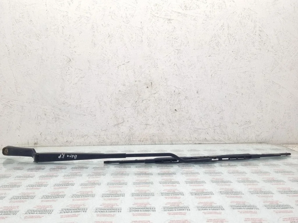Front wiper blade arm – Volkswagen Bora (1998-2005)