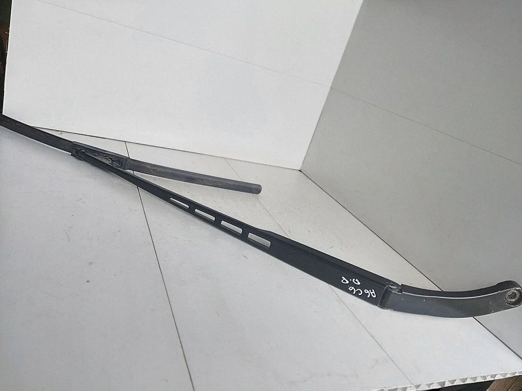 Front wiper blade arm 4F1955410