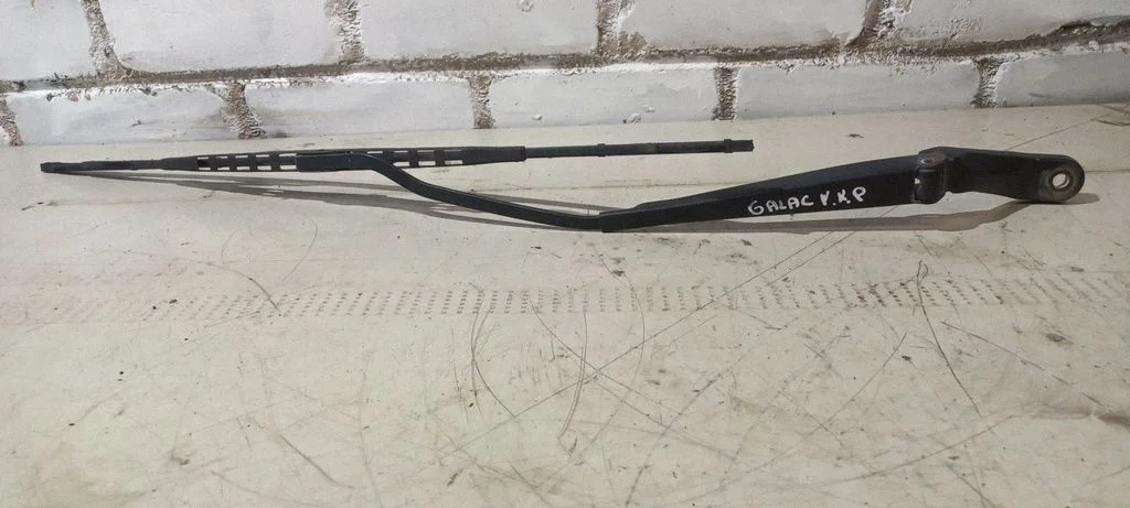 Front wiper blade arm – Ford Galaxy (1995-2000)