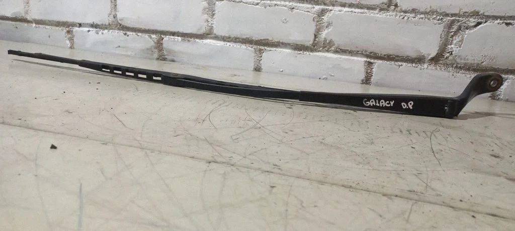 Front wiper blade arm – Ford Galaxy (1995-2000)