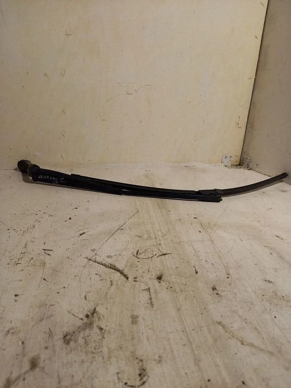 Front wiper blade arm – Ford Galaxy (1995-2000)