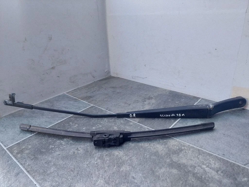 Front wiper blade arm – Skoda Octavia Mk2 (1Z) (2004-2013)
